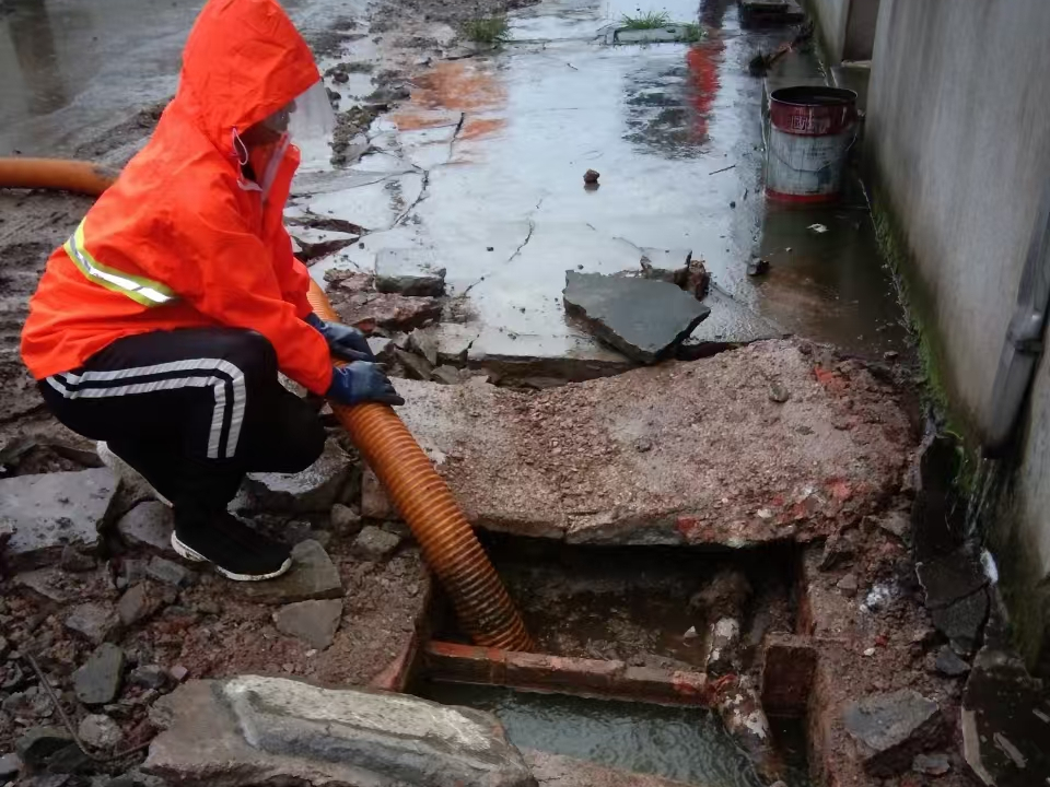 莒县专业清理污水池 炜誉市政以规范流程守护城市 “肠道”