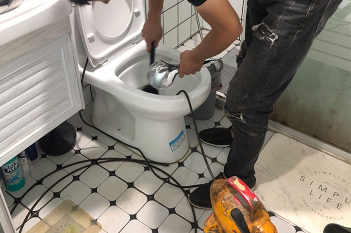 莒县马桶堵塞自己疏通还是找师傅?专业上门服务让你省时更省心